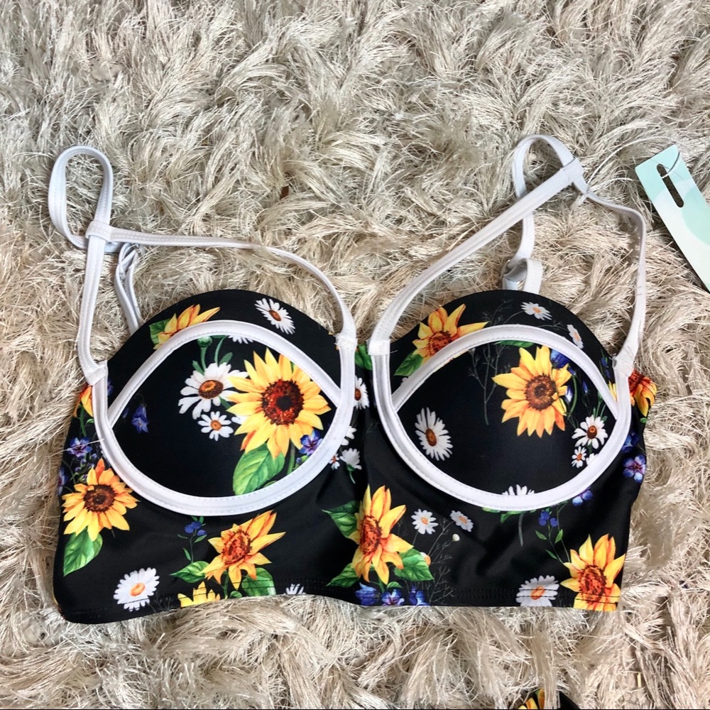 NWT ‘Pin-Up’ 2 Piece Swimsuit - Picture 3 of 9